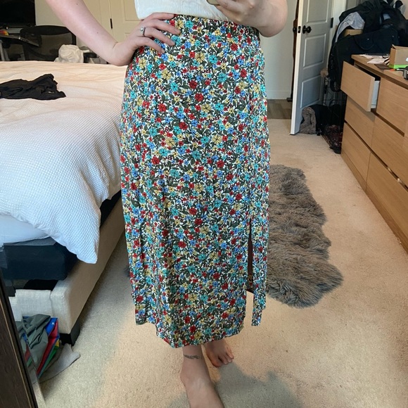 Loft floral skirt size small midi elastic waist band slit buttons down the front - Picture 2 of 3